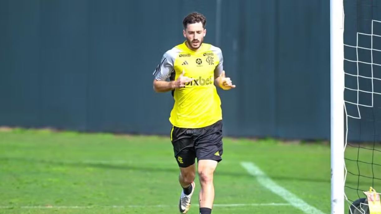 EM FASE DE TRANSIÇÃO, MATÍAS VIÑA PARTICIPA DE PARTE DAS ATIVIDADES COM ELENCO DO FLAMENGO